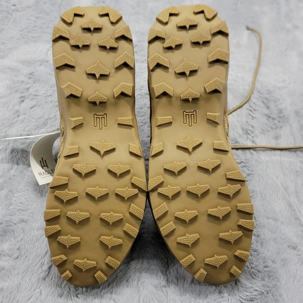Naglev unico boots